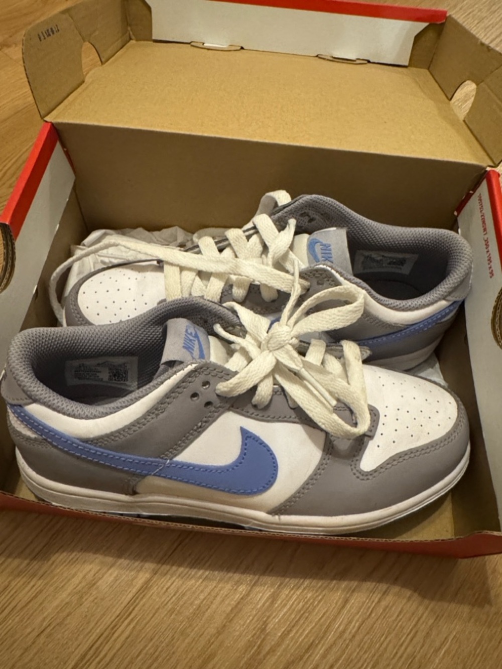 Nike Kids Low-Top Sneakers in White, Gray & Light Blue